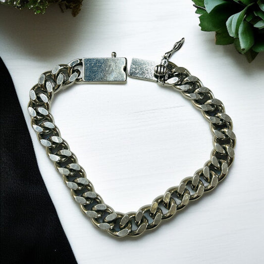 Cuban Bold: The Statement Link Bracelet