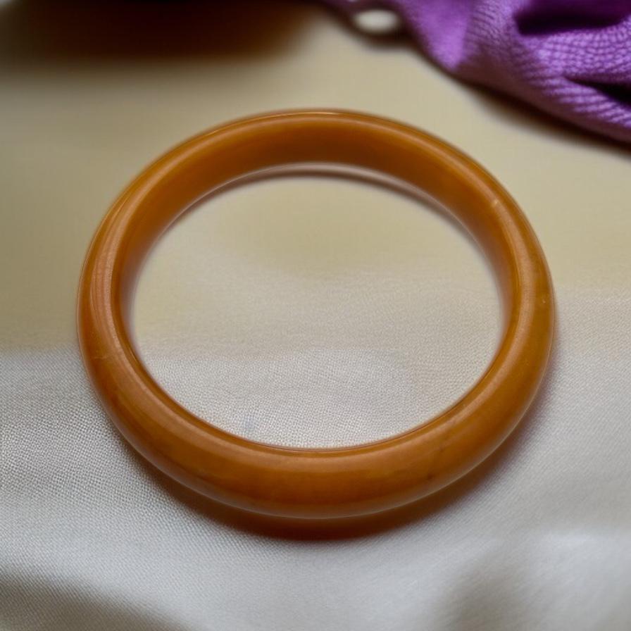 Vintage Butterscotch Swirl Bakelite Bangle Bracelet (64.1mm/7 Inch Wrist)